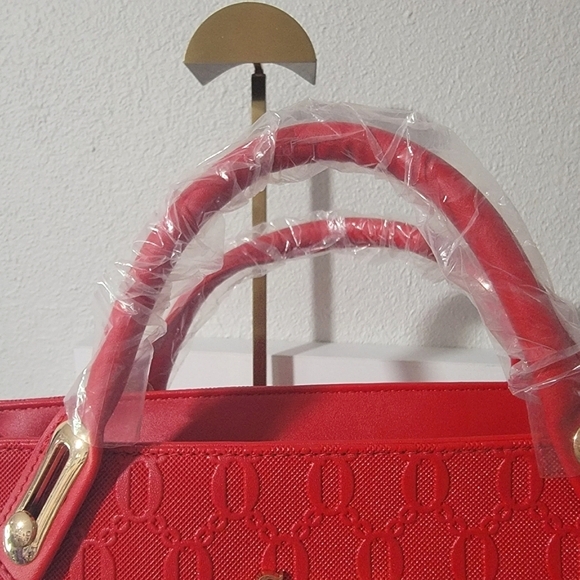 4-Piece Red Embossed Handbag Set — Chic & Versatile - Picture 10 of 16